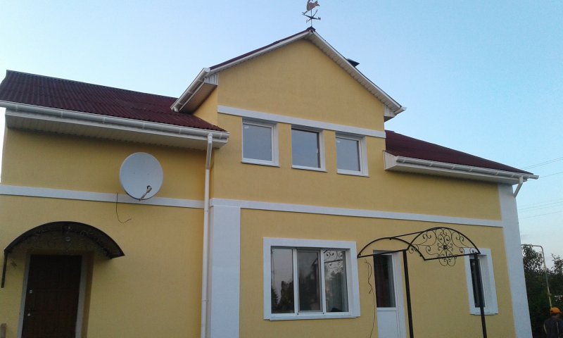 Монтаж новой кровли на частном доме, бригада компании Буд-Альп