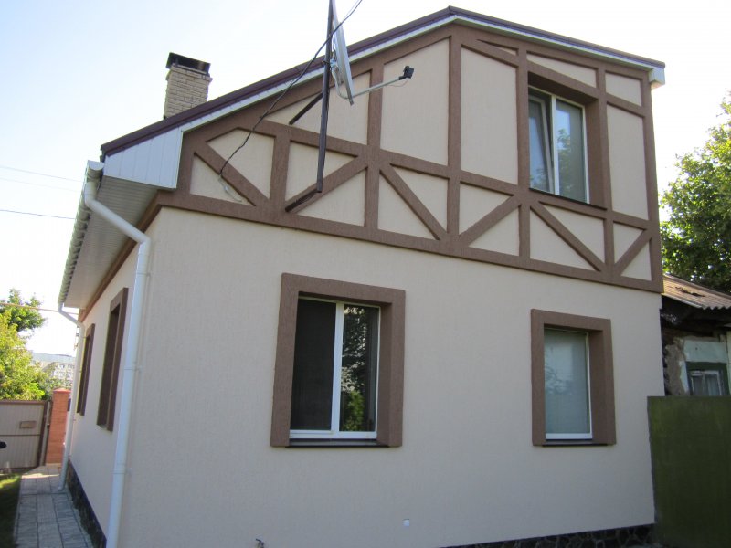 Наружное утепление стен дома, этап нанесения чернового слоя